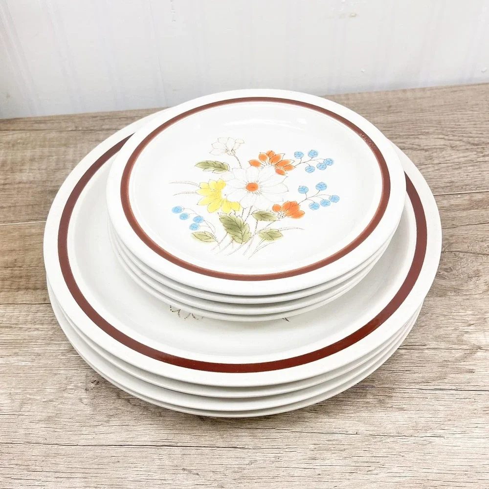 Vintage‎ Floral Stoneware Dessert Plates - Dinner Setting for 4